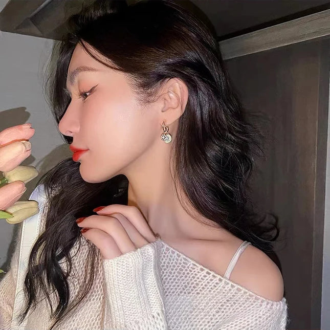 2025 New Classic Round Shell Flower Pendant Earrings Korea Luxury Jewelry Wedding Party Temperament For Womans Accessories Gift